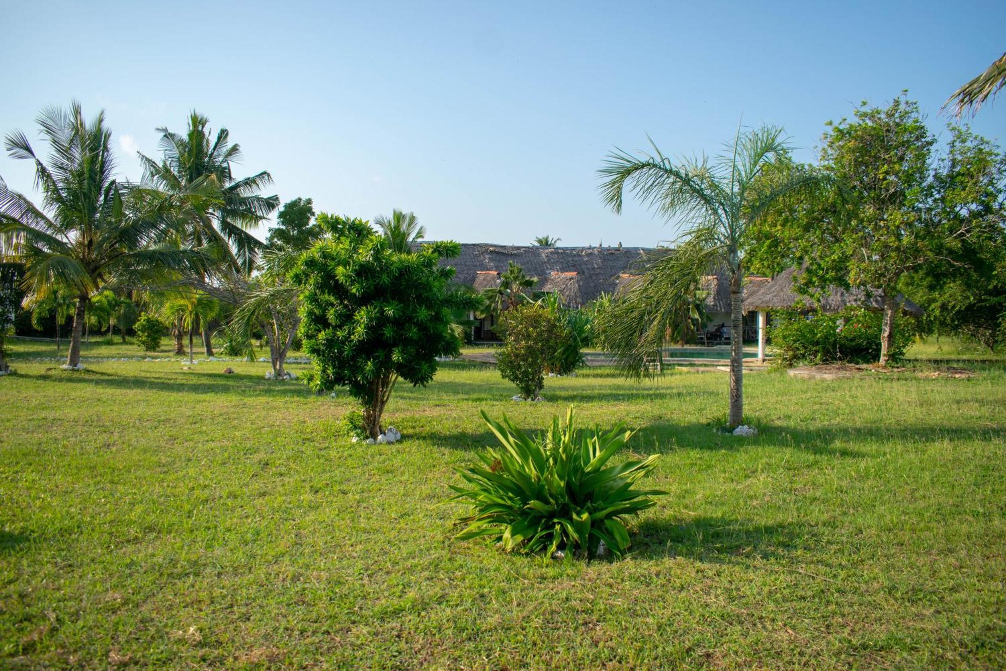 Sagwe Riviera Diani, Kenya Vila Praia de Diani Exterior foto