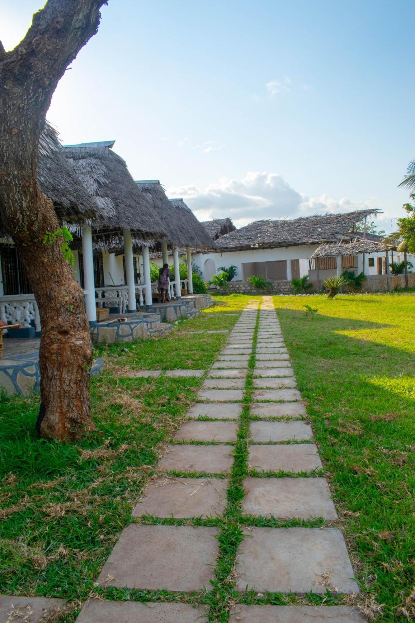 Sagwe Riviera Diani, Kenya Vila Praia de Diani Exterior foto