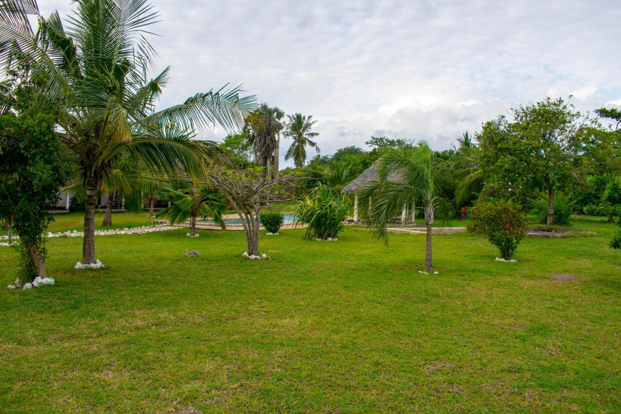 Sagwe Riviera Diani, Kenya Vila Praia de Diani Exterior foto